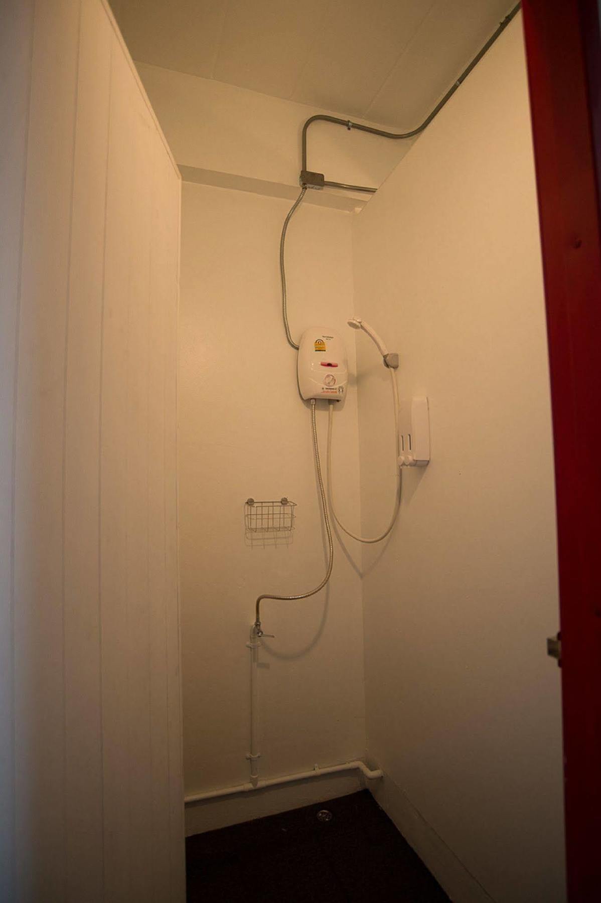 Allsum Hostel Phra Nakhon Si Ayutthaya Buitenkant foto